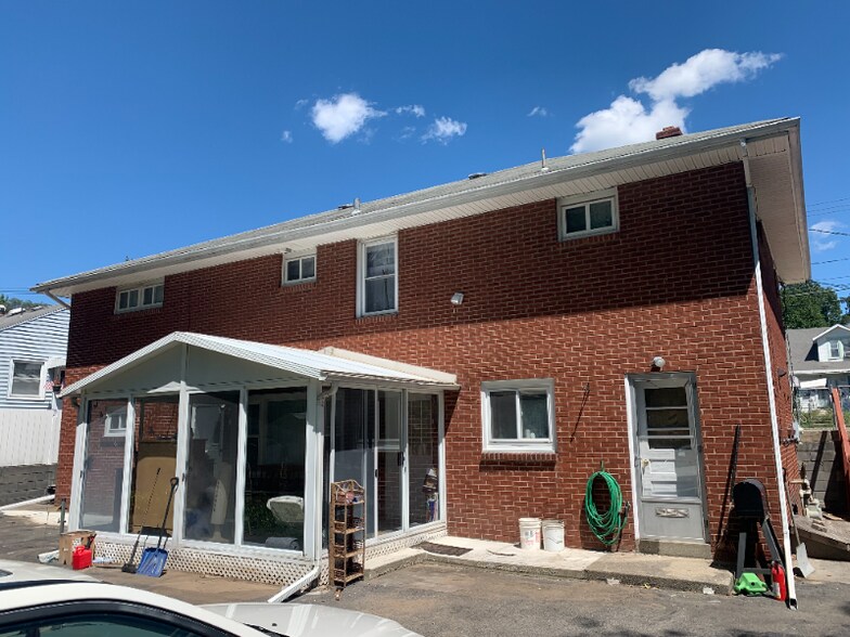 Building Photo - 214 Sand Creek Rd