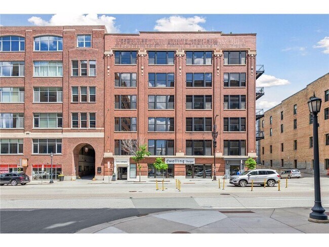 Building Photo - 618 N Washington Ave