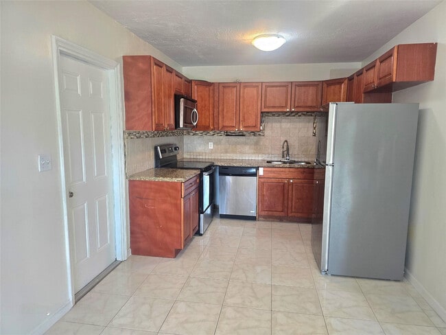 Building Photo - 2217 Grant St