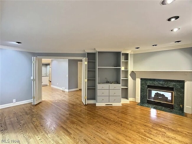 Building Photo - 10 Wenden Ct