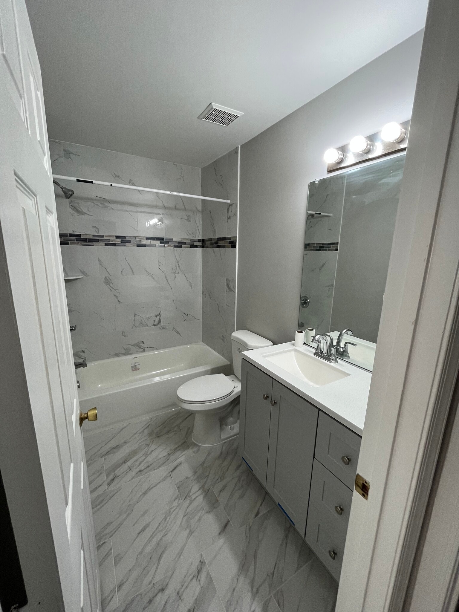 Bathroom 2 - 14222 Autumn Cir