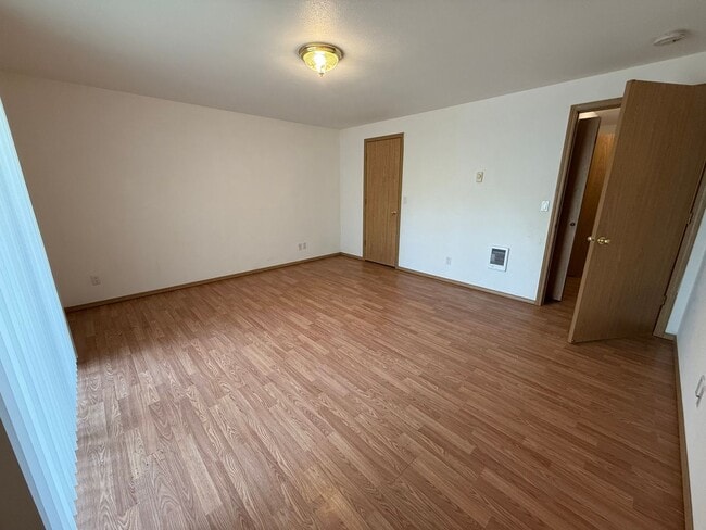 Building Photo - Wonderful open floor plan