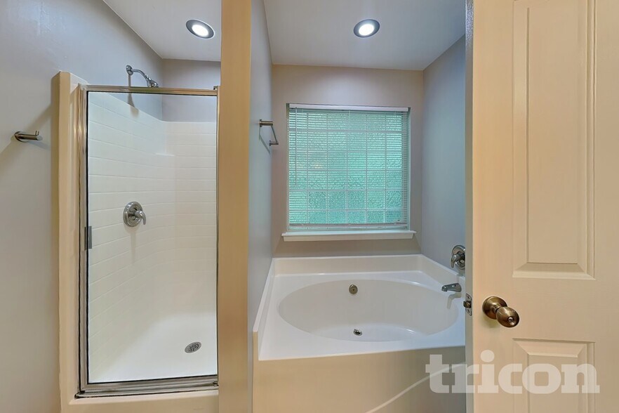 Building Photo - 9335 White Aspen Pl