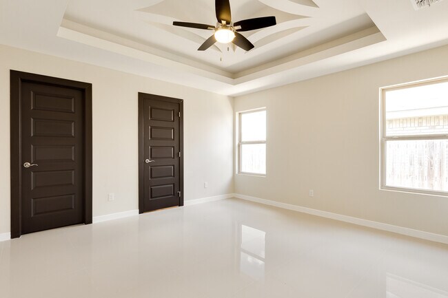 Master Bedroom-- 14' x 14' - 3601 Notre Dame Ave