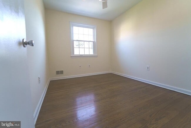 Building Photo - 2208 Bucknell Terrace