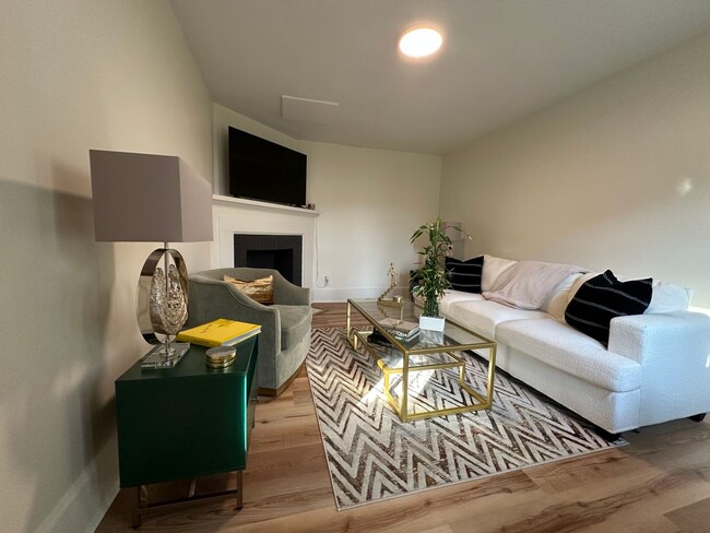 Building Photo - 3 bedroom, 2 bath, furnished Kingsport, TN