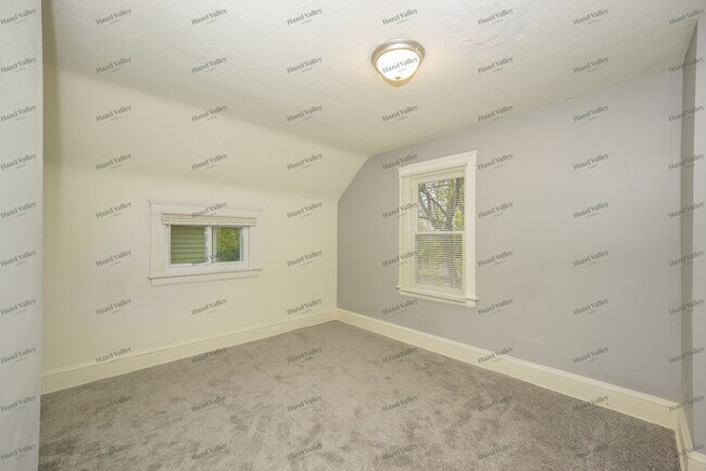 Building Photo - 912 Yellowstone Rd