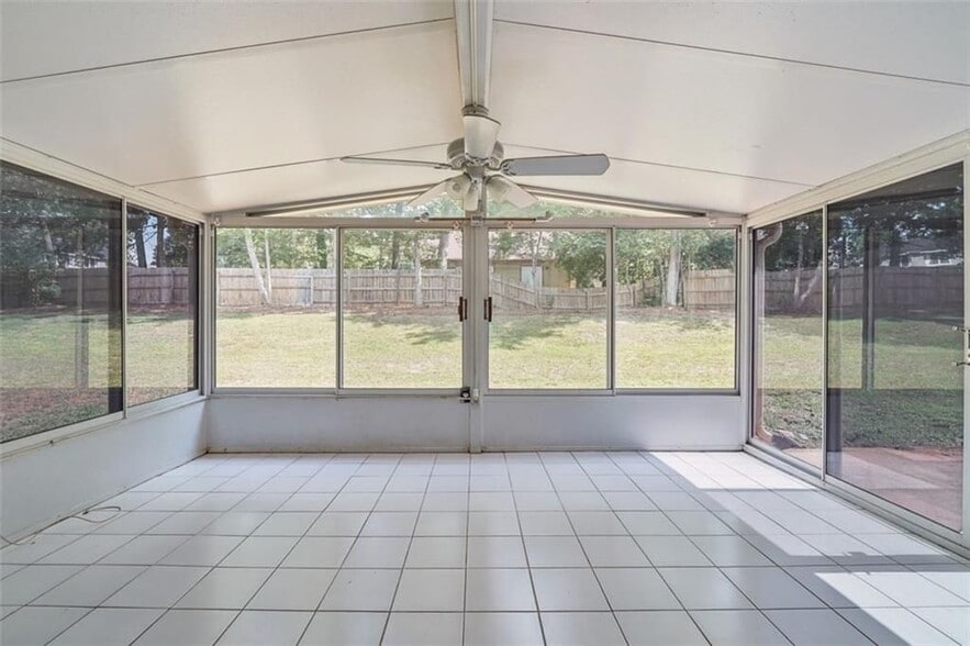 Building Photo - 5320 Kelleys Creek Dr