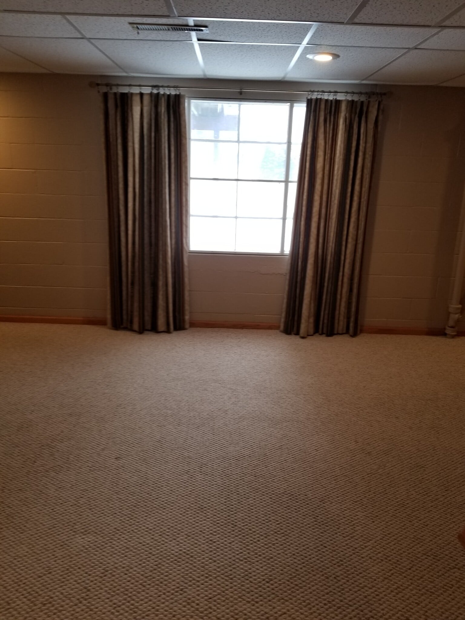 Building Photo - 1728 Middle Rd