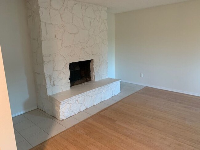 Building Photo - 5265 Golden Ct