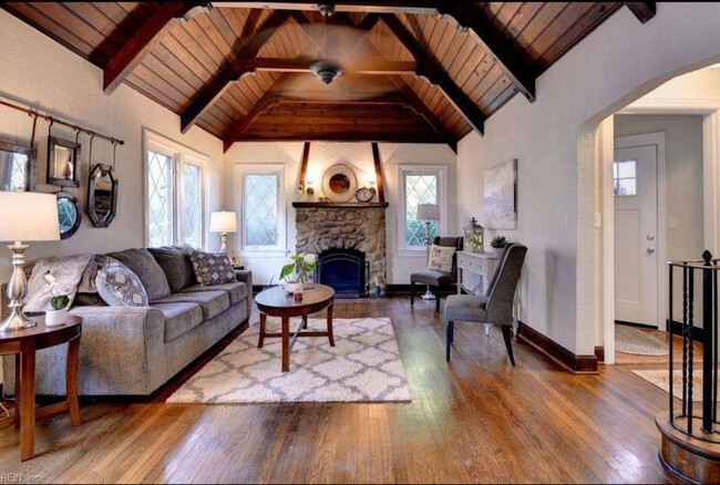 Building Photo - 40 Manteo Ave