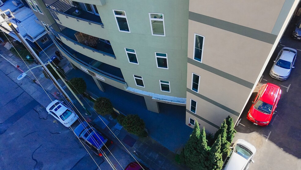 Building Photo - 371 30th St