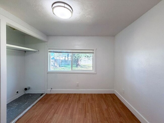 Building Photo - 525 Cinderella Loop