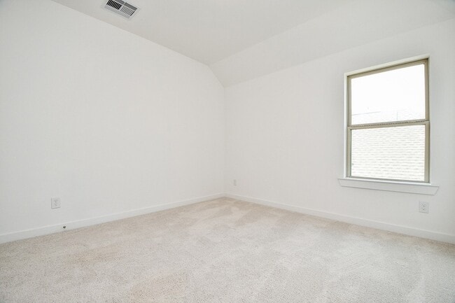 Building Photo - 943 Malibu Shr Ln
