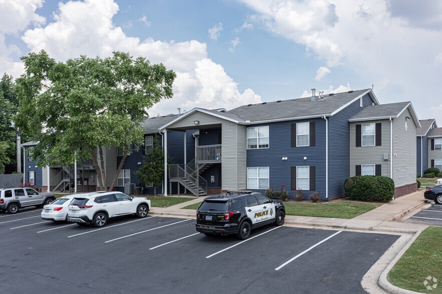 Exterior - 412 Crossing