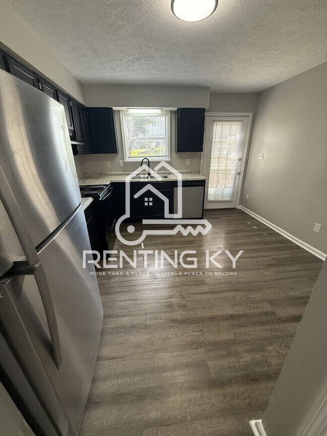 Building Photo - Updated 2-Bed, 1.5-Bath Townhome!