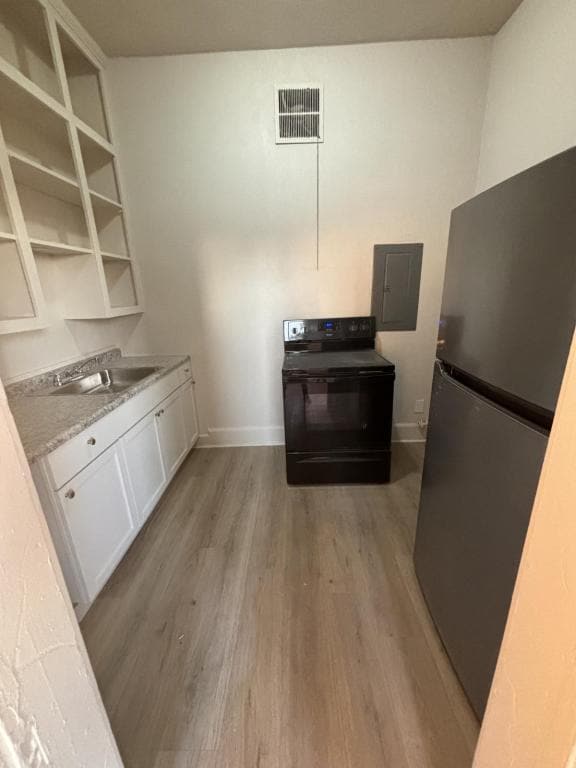 Building Photo - 404 E Bond St