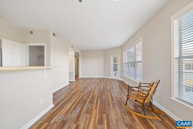 Building Photo - 270 Riverbend Dr