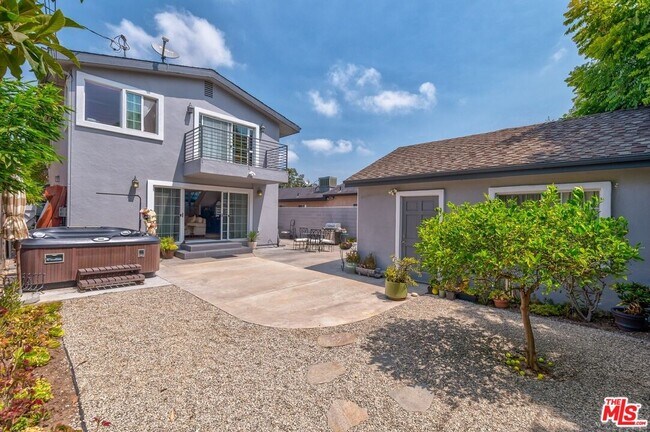 Building Photo - 10824 Westminster Ave