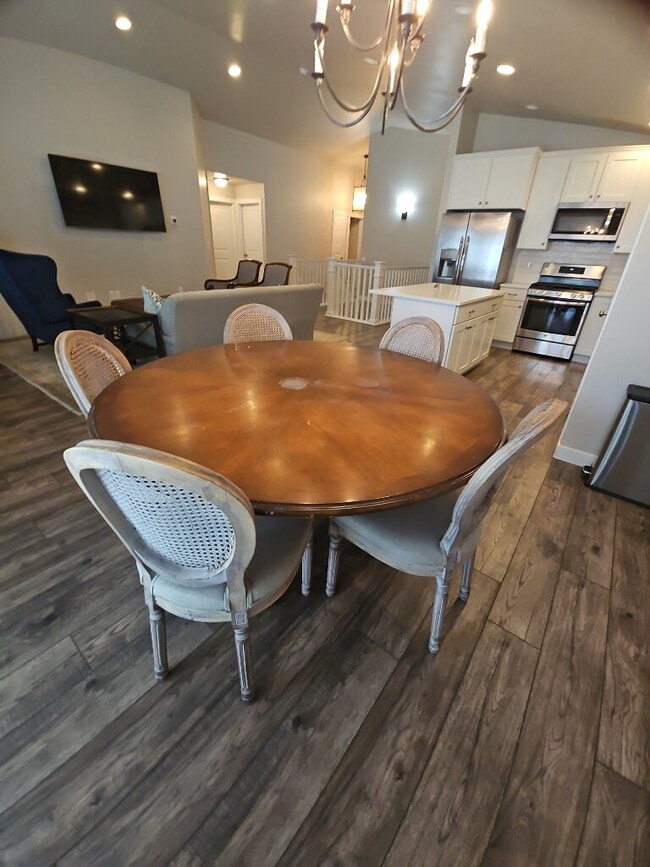 Building Photo - Charming East Provo Home with Scenic Views...