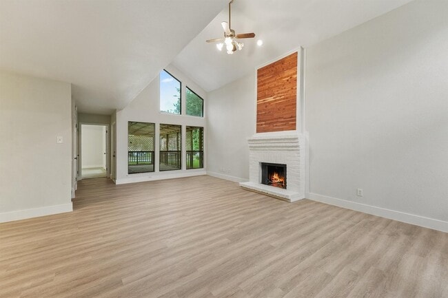 Building Photo - 18118 Lakeside Ln