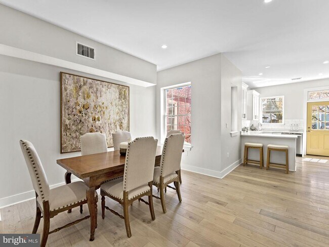 Building Photo - 532 Shepherd St NW