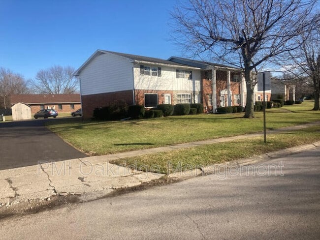 Building Photo - 1527 Spruce Ave
