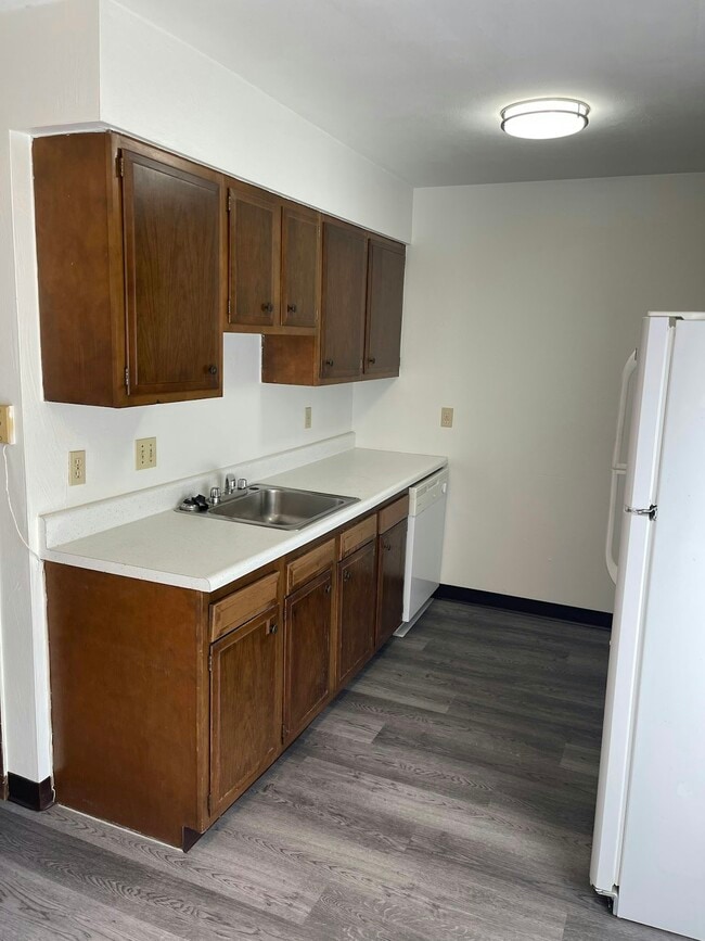 Building Photo - 4163 W Ridge Rd