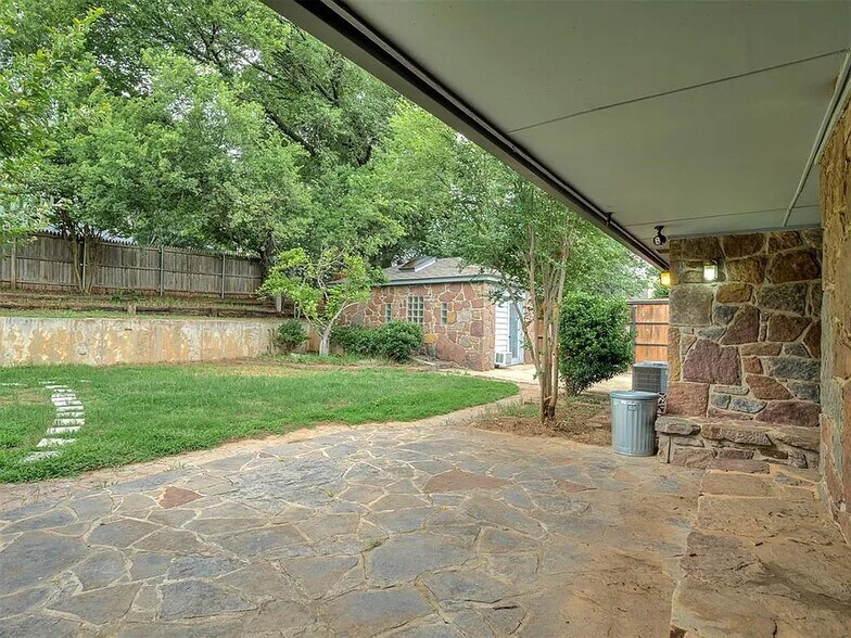 Building Photo - 3609 Hampton Ct