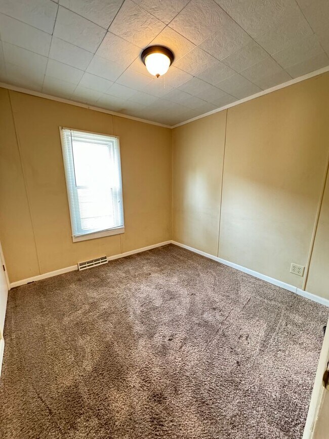 Building Photo - Charming 3-Bedroom, 1-Bathroom Home with Garage – $1,350/Month | Accepting Section 8