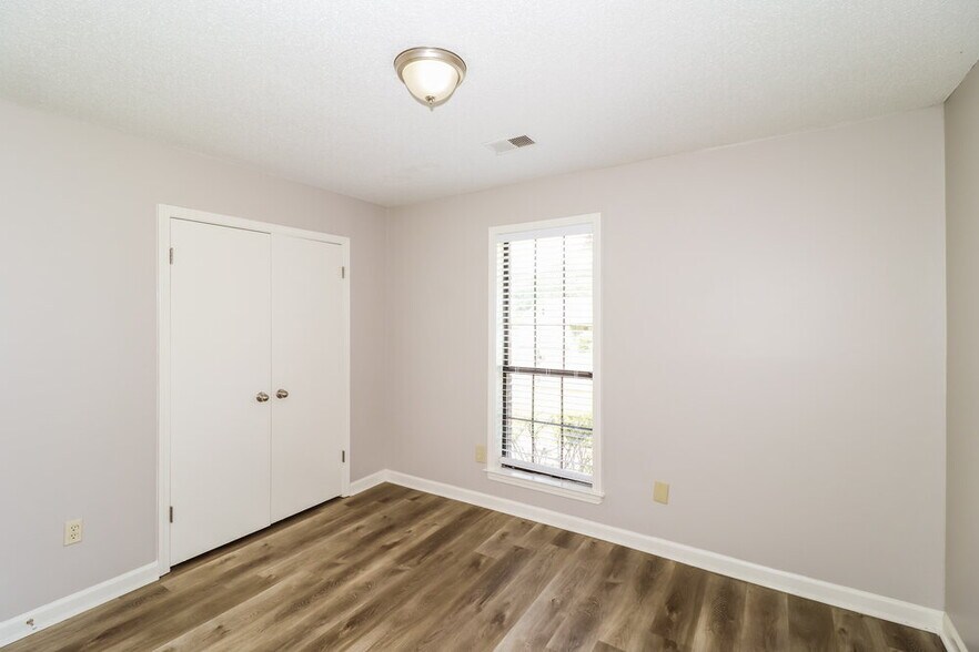 Building Photo - 6891 Autumnhill Ln