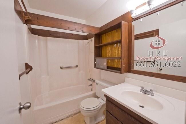 Building Photo - SW- condo 3bed-1.5 bath