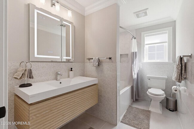 Building Photo - 619 Park Ave