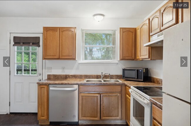 Building Photo - 3632 Willow Creek Ct