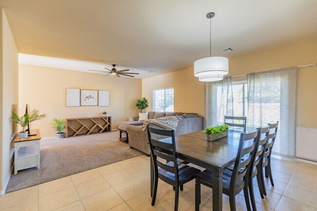 Building Photo - 3 Bed 2 Bath Fully Furnished Home - Pet Fr...