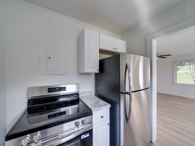 Building Photo - 139 Darnell Pl
