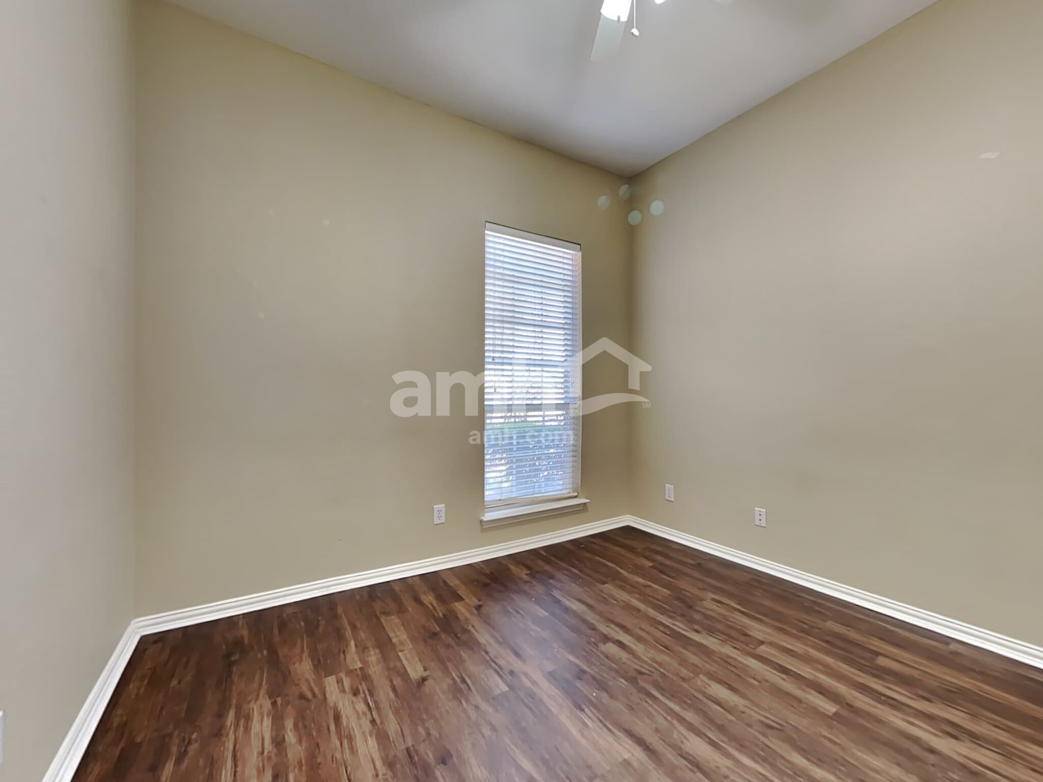 Building Photo - 1712 Farmington Dr
