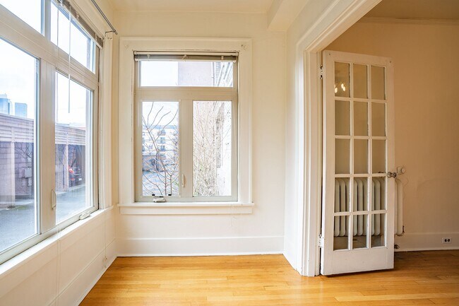 Interior Photo - Porter