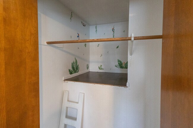 Building Photo - 1132 S Amaya Ave