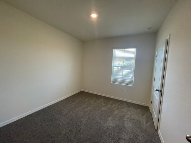 Building Photo - Move in Ready BRAND NEW 4/2 Apopka Home in...