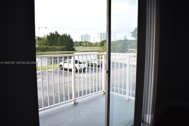 Building Photo - 16465 NE 22nd Ave