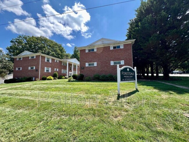 Building Photo - 1020 Hendersonville Rd