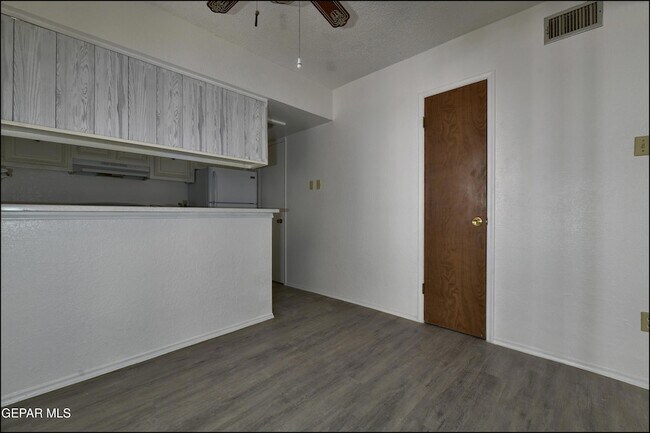 Building Photo - 6201 ESCONDIDO Dr