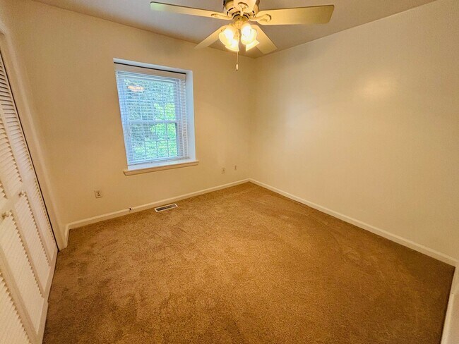 Building Photo - 103 Huntington Ln