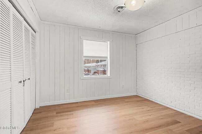 Building Photo - 25A Pine Ln