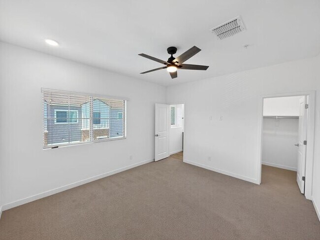 Building Photo - Stunning New 3Beds/2.5Bath Townhome in Phoenix, AZ!