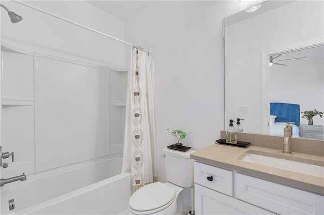 Building Photo - 6543 Beacon Dr