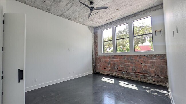 Building Photo - 2323 Polk St