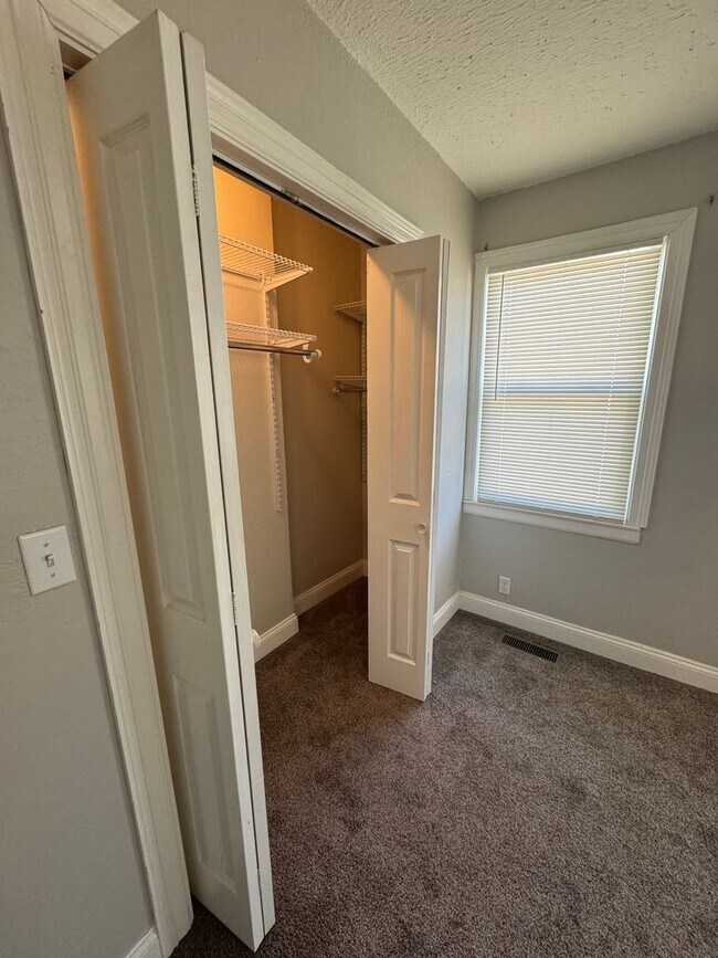 Building Photo - Duplex - Next to Drury University