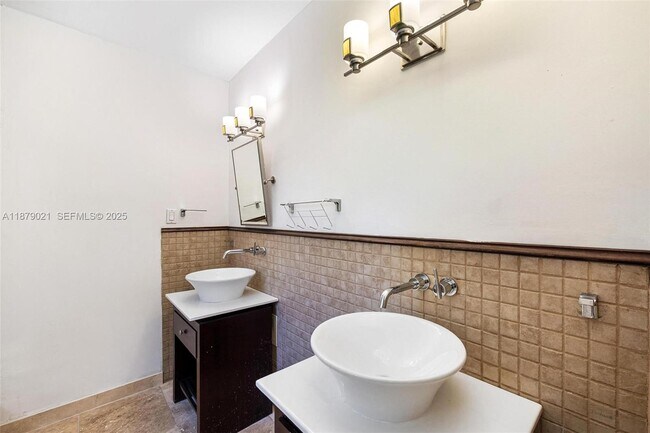 Building Photo - 11301 SW 91 Ave